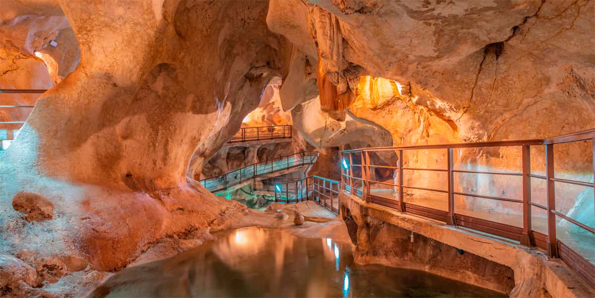 cueva-del-tesoro-cave-in-rincon-de-la-victoria-malaga-opening-time